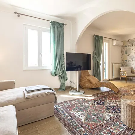 Magnifico Attico Con Terrazza 아파트 산레모
