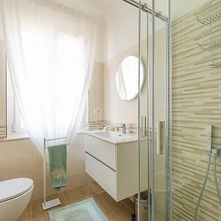 Magnifico Attico Con Terrazza 아파트